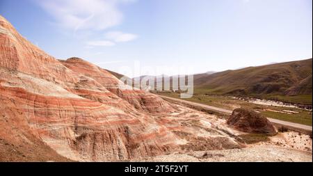 Le bellissime montagne rosse di Khizi sono simili al pianeta Marte. Azerbaigian. Foto Stock