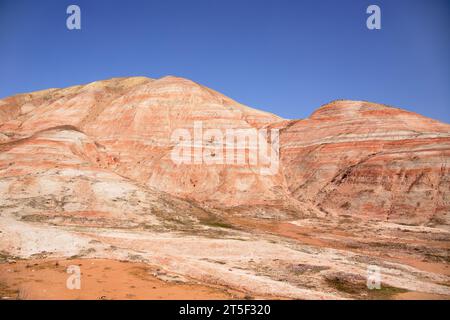 Le bellissime montagne rosse di Khizi sono simili al pianeta Marte. Azerbaigian. Foto Stock