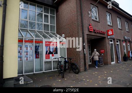 Burger/Fehmarn/Germania/04 novembre 2023/. SB seervice presso la sparkasse Bank in hamburger fehmarn in Germania (Photo.Francis Joseph Dean/Dean Pictures) Foto Stock