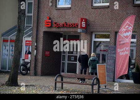 Burger/Fehmarn/Germania/04 novembre 2023/. SB seervice presso la sparkasse Bank in hamburger fehmarn in Germania (Photo.Francis Joseph Dean/Dean Pictures) Foto Stock