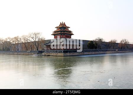 PECHINO - 22 DICEMBRE: Le torrette nordorientali della città Proibita il 22 dicembre 2013, pechino, cina. Foto Stock