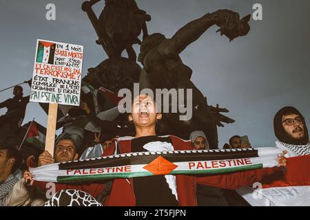 Parigi, Francia. 4 novembre 2023. Olivier Donnars/le Pictorium - Una marcia a sostegno dei palestinesi - 04/11/2023 - Francia/Parigi - Una marcia a sostegno dei palestinesi e contro la guerra tra Israele e Palestina, e per chiedere un cessate il fuoco nell'attacco israeliano alla Striscia di Gaza. Crediti: LE PICTORIUM/Alamy Live News Foto Stock