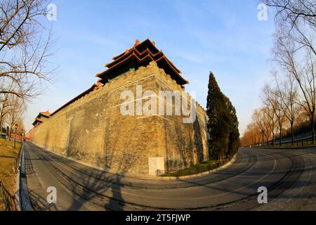 PECHINO - 22 DICEMBRE: Le torrette sudoccidentali della città Proibita, il 22 dicembre 2013, pechino, cina. Foto Stock