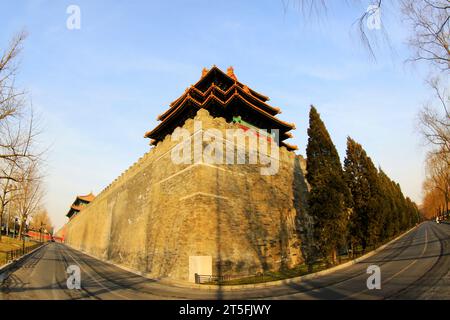 PECHINO - 22 DICEMBRE: Le torrette sudoccidentali della città Proibita, il 22 dicembre 2013, pechino, cina. Foto Stock