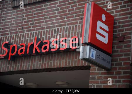 Burger/Fehmarn/Germania/04 novembre 2023/. SB seervice alla sparkasse Bank in hamburger fehmarn in Germania foto.Francis Joseph Dean/Dean Pictures Credit: Imago/Alamy Live News Foto Stock