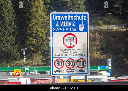 Die Brenner Autobahn A 13 ist eine Autobahn in Tirol und Teil der Europastraße 45. SIE bildet den österreichischen Teil der Brennerautobahn. Autobahn 13 *** l'autostrada del Brennero A 13 è un'autostrada del Tirolo e fa parte della strada europea 45 costituisce la parte austriaca dell'autostrada del Brennero 13 credito: Imago/Alamy Live News Foto Stock