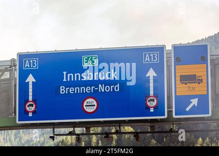 Die Brenner Autobahn A 13 ist eine Autobahn in Tirol und Teil der Europastraße 45. SIE bildet den österreichischen Teil der Brennerautobahn. Autobahn 13 *** l'autostrada del Brennero A 13 è un'autostrada del Tirolo e fa parte della strada europea 45 costituisce la parte austriaca dell'autostrada del Brennero 13 credito: Imago/Alamy Live News Foto Stock