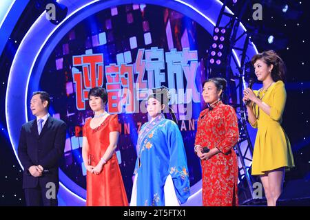 CONTEA DI LUANNAN - 7 GENNAIO: Il canale d'opera della CCTV ospita Zhao baole e liu chang e attori sul palco, nel grande teatro ChengZhaoCai di gennaio Foto Stock