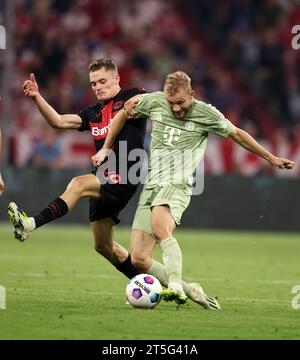 Florian Wirtz del Bayer Leverkusen Konrad Laimer del Bayern Muenchen FC Bayern MŸnchen - Bayer Leverkusen 15.9.2023 Fussball 1 . Bundesliga Saison 2023 / 2024 © diebilderwelt / Alamy Stock Foto Stock