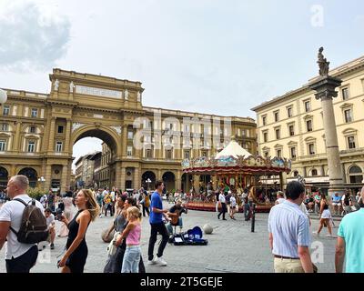 Firenze, Italia. 17 settembre 2023. Piazza della Repubblica nel centro di Firenze. Foto di alta qualità Foto Stock