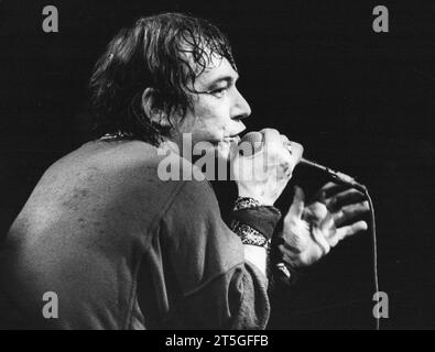 DATA RECORD NON DICHIARATA Der britische Sänger Eric Burdon bei einem Auftritt, a Stoccarda in den 1980er Jahren Credit: Imago/Alamy Live News Foto Stock