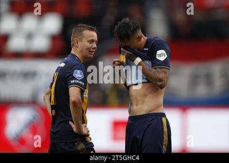 UTRECHT - (l-r) Mathias Kjolo dell'FC Twente, Mees Hilgers dell'FC Twente durante la partita olandese dell'Eredivisie tra l'FC Utrecht e l'FC Twente allo stadio Galgenwaard il 5 novembre 2023 a Utrecht, Paesi Bassi. ANP BART STOUTJESDIJK Foto Stock
