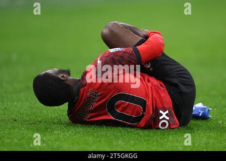 Milano, Italia. 4 novembre 2023. Yunus Musah del Milan infortunato durante la partita di serie A tra AC Milan e Udinese calcio allo Stadio Giuseppe Meazza il 4 novembre 2023 a Milano. Crediti: Marco Canoniero/Alamy Live News Foto Stock