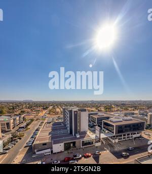 Botswana, Gaborone, 7.18.2019, editoriale Hilton Garden Inn hotel edificio nel CBD, vista aerea, Foto Stock