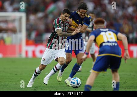 Rio de Janeiro, Brasile. 4 novembre 2023. Edinson Cavani del Boca Juniors si batte per il Possession ball con Nino del Fluminense, durante la partita tra Boca Juniors e Fluminense per la finale di Copa CONMEBOL Libertadores 2023, allo Stadio Maracana, a Rio de Janeiro, Brasile il 4 novembre. Foto: Daniel Castelo Branco/DiaEsportivo/Alamy Live News Credit: DiaEsportivo/Alamy Live News Foto Stock