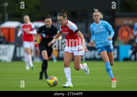 Londra, Regno Unito. 5 novembre 2023. Londra, Inghilterra, 5 novembre 2023: Caitlin Foord (19 Arsenal) in azione durante la partita di fa Women's Super League tra Arsenal e Manchester City al Meadow Park di Londra, Inghilterra (Alexander Canillas/SPP) credito: SPP Sport Press Photo. /Alamy Live News Foto Stock