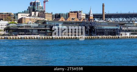 Il Terminal passeggeri Oversees è il luogo in cui arrivano i passeggeri delle navi da crociera per visitare l'area del CBD di Sydney, Sydney, NSW, Australia Foto Stock