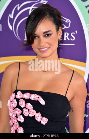 Gizele Oliveira bei der Breeders Cup Weltmeisterschaft 2023 im Parco di Santa Anita. Arcadia, 04.11.2023 *** Gizele Oliveira al Campionato del mondo Breeders Cup 2023 al Parco Santa Anita Arcadia, 04 11 2023 foto:xD.xStarbuckx/xFuturexImagex allevatori 3146 credito: Imago/Alamy Live News Foto Stock