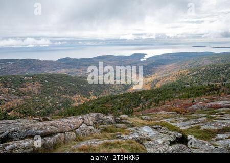 Vista del Parco Nazionale dell'Acadia dalla montagna Cadillac Foto Stock