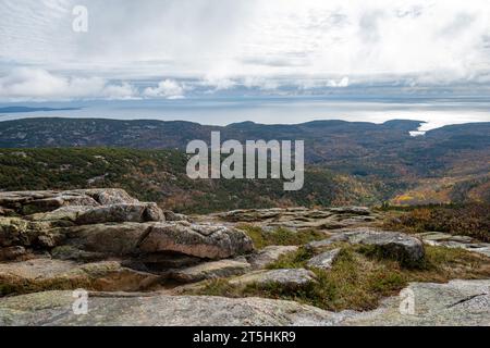 Vista del Parco Nazionale dell'Acadia dalla montagna Cadillac Foto Stock