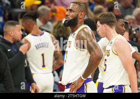 Orlando, Florida, USA, 4 novembre 2023, l'attaccante dei Los Angeles Lakers Lebron James #23 durante il primo tempo all'Amway Center. (Foto Credit: Marty Jean-Louis/Alamy Live News Foto Stock