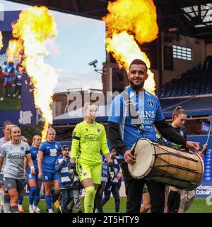 Birmingham, Regno Unito. 5 novembre 2023. Birmingham, Inghilterra, 5 novembre 2023: I giocatori entrano in campo durante la partita di fa Womens Championship tra Birmingham City e Reading al St Andrews Stadium di Birmingham, Inghilterra (Natalie Mincher/SPP) credito: SPP Sport Press Photo. /Alamy Live News Foto Stock