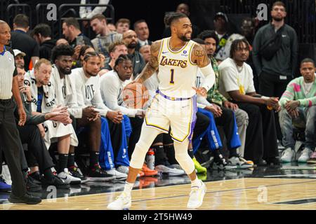 Orlando, Florida, USA, 4 novembre 2023, la guardia dei Los Angeles Lakers D'Angelo Russell #1 durante il quarto trimestre all'Amway Center. (Foto Credit: Marty Jean-Louis/Alamy Live News Foto Stock