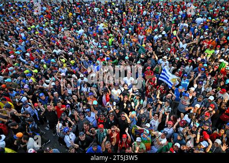 San Paolo, Brasile. 5 novembre 2023. Atmosfera del circuito - ventilatori sul podio. 05.11.2023. Campionato del mondo di Formula 1, Rd 21, Gran Premio del Brasile, San Paolo, Brasile, giorno della corsa. Il credito fotografico dovrebbe essere: XPB/Press Association Images. Credito: XPB Images Ltd/Alamy Live News Foto Stock