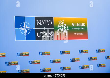 VILNIUS, LITUANIA. 11 luglio 2023. Logo del summit NATO Vilnius 2023. Foto Stock