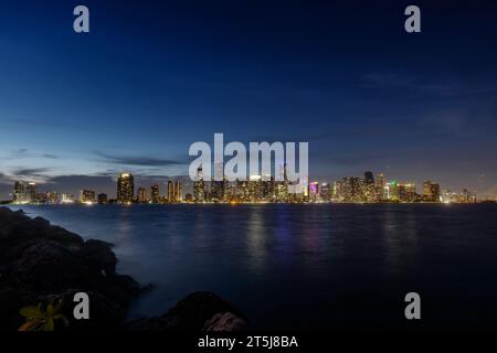 Spettacolare skyline notturno di Miami, Florida, USA Foto Stock