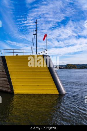 Ingresso o uscita dalla chiusa e dalla diga n. 11 su Upper Mississippi vicino a Dubuque Iowa Foto Stock