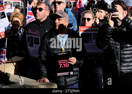 Londra, Regno Unito. 5 novembre 2023. Un raduno è stato organizzato in Piazza del Parlamento, in quanto più di 240 cittadini israeliani e duali, e anche cittadini stranieri sono stati rapiti dai militanti di Hamas dopo gli attentati del 7 ottobre. Il raduno ha chiesto il loro ritorno sicuro, poiché gli ostaggi sono stati tenuti prigionieri per 30 giorni. Credito: Fotografia dell'undicesima ora/Alamy Live News Foto Stock