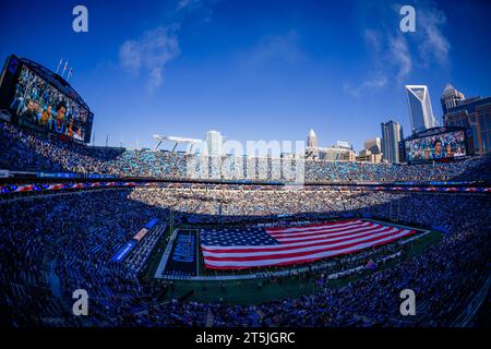 Charlotte, NC, USA. 5 novembre 2023. In generale, l'inno nazionale prima della partita tra i Carolina Panthers e gli Indianapolis Colts a Charlotte, NC. (Scott Kinser/Cal Sport Media). Credito: csm/Alamy Live News Foto Stock