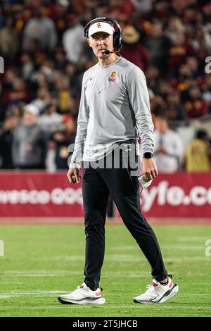 L'allenatore degli USC Trojans Lincoln Riley durante una partita di football NCAA contro i Washington Huskies, sabato 4 novembre 2023, al Los Angeles ricordi Foto Stock