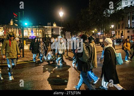 Londra, Regno Unito - 5 novembre 2023: Annual Million Mask March on Guy Fawkes Night. Foto Stock