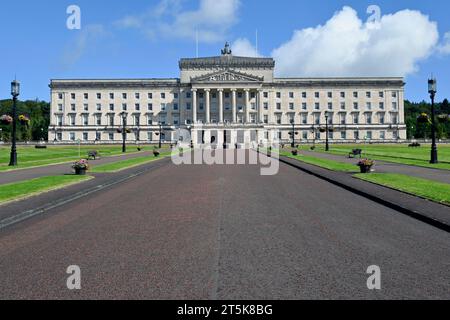 Veduta dell'edificio del Parlamento sulla tenuta di Stormont Foto Stock