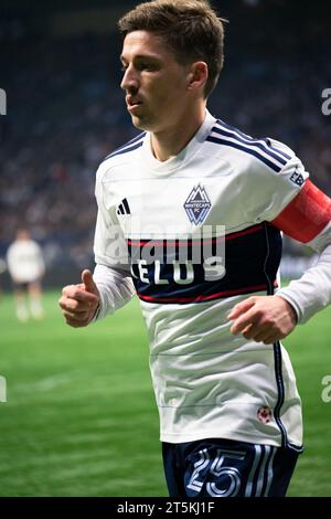 Vancouver, Canada. 5 novembre 2023. Vancouver, British Columbia, Canada, 5 novembre 2023: Ryan Gauld (25 Vancouver Whitecaps FC) in azione durante la Major League Soccer Playoffs Round 1 partita 2 tra Vancouver Whitecaps FC e Los Angeles FC al BC Place Stadium di Vancouver, British Columbia, Canada (SOLO USO EDITORIALE). (Amy Elle/SPP) credito: SPP Sport Press Photo. /Alamy Live News Foto Stock