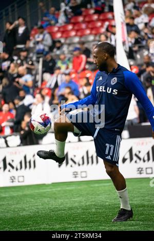 Vancouver, Canada. 5 novembre 2023. Vancouver, British Columbia, Canada, 5 novembre 2023: Junior Hoilett (11 Vancouver Whitecaps FC) si scalda prima della Major League Soccer Playoff Round 1 partita 2 tra Vancouver Whitecaps FC e Los Angeles FC al BC Place Stadium di Vancouver, British Columbia, Canada (SOLO USO EDITORIALE). (Amy Elle/SPP) credito: SPP Sport Press Photo. /Alamy Live News Foto Stock