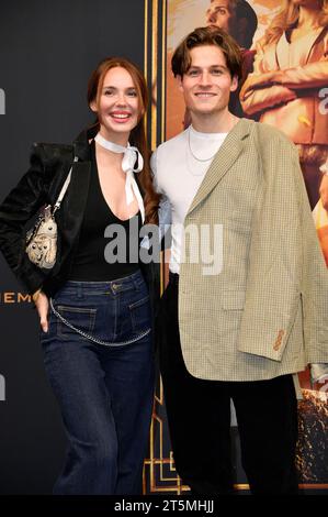 Ina Hout und Moritz Bäckerling bei der Premiere des Kinofilms Die Tribute von Panem - la Ballata degli uccelli canori e serpenti/i Giochi della fame: La Ballata degli uccelli canori e dei serpenti im Zoo Palast. Berlin, 05.11.2023 *** Ina Hout e Moritz Bäckerling alla prima del film il tributo di Panem la ballata di uccelli canori e serpenti The Hunger Games la ballata di uccelli canori serpenti allo Zoo Palast di Berlino, 05 11 2023 foto:Xn.xKubelkax/xFuturexImagex panem berlin 3116 Credit: Imago/Alamy Live News Foto Stock