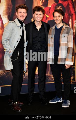 Lennart Betzgen, Tom Böttcher und Fabian Hanis bei der Premiere des Kinofilms Die Tribute von Panem - The Ballad of songbirds and Snakes/The Hunger Games: The Ballad of songbirds & Snakes im Zoo Palast. Berlin, 05.11.2023 *** Lennart Betzgen, Tom Böttcher e Fabian Hanis alla prima del film Die Tribute von Panem The Ballad of Snakes and Snakes The Hunger Games The Ballad of Snakes at Zoo Palast Berlin, 05 11 2023 foto:Xn.xKubelkax/xFuturexImagex panem berlin 3141 Credit: Imago/Alamy Live News Foto Stock