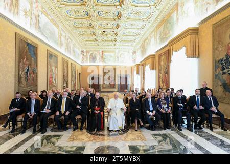 Vaticano, Vaticano. 6 novembre 2023. Italia, Roma, Vaticano, 2023/11/6. Papa Francesco riceve in udienza privata la delegazione della Conferenza dei rabbini d'Europa in Vaticano . Foto dei MEDIA VATICANI /Catholic Press Photo Credit: Agenzia fotografica indipendente/Alamy Live News Foto Stock