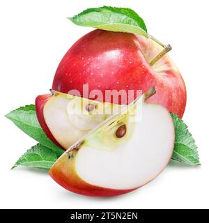 Fette di mela matura rossa e di mela su sfondo bianco. Foto Stock