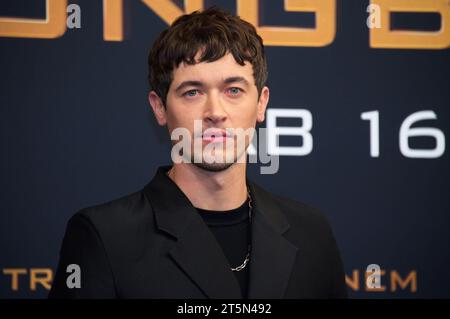 Tom Blyth bei der Premiere des Kinofilms Die Tribute von Panem - la Ballata degli uccelli canori e serpenti/i Giochi della fame: La Ballata degli uccelli canori e serpenti im Zoo Palast. Berlin, 05.11.2023 *** Tom Blyth alla prima del film The Hunger Games The Ballad of songbirds and Snakes The Hunger Games The Ballad of songbirds Snakes at Zoo Palast Berlin, 05 11 2023 foto:XC.xBehringx/xFuturexImagex panem berlin 3172 Credit: Imago/Alamy Live News Foto Stock