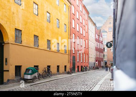 Copenaghen, Danimarca - 17 ottobre 2023: Vista generale di Magstrade One, la strada principale di Copenaghen, Danimarca. Foto Stock