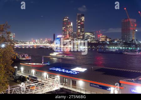 La Tower Lifeboat Station è una stazione per imbarcazioni di salvataggio sul Tamigi a Londra, Regno Unito, gestita dalla Royal National Lifeboat Institution (RNLI) Foto Stock