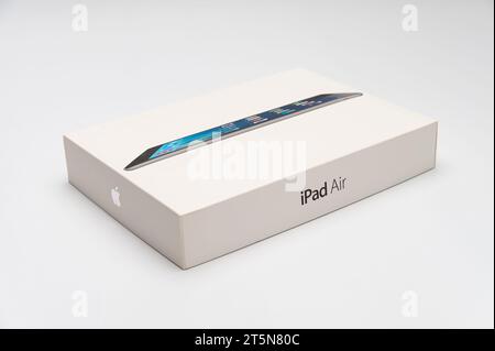 Fuji, Shizuoka, Giappone - 2 ottobre 2022: IPad Air 16 GB modello A1474 grigio spaziale progettato da Apple in California assemblato in Cina. Foto Stock