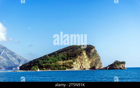 Isola di Sveti Nikola (serbo: Ostrvo Sveti Nikola; lit. "Isola di San Nicola") è un'isola del Mare Adriatico, nel comune montenegrino Foto Stock