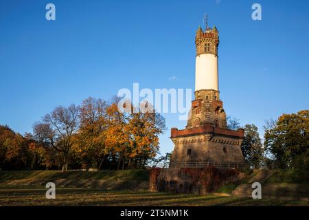 La torre di Harkort sulla collina di Harkort a Wetter sulla Ruhr, Renania settentrionale-Vestfalia, Germania. Der Harkortturm auf dem Harkortberg in Wetter an der Ruh Foto Stock