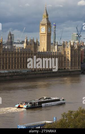 Il Palazzo di Westminster è il luogo d'incontro del Parlamento del Regno Unito e si trova a Londra, in Inghilterra Foto Stock