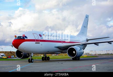 Copenhagen, Danimarca. 6 novembre 2023. Re Felipe e la regina Letizia di Spagna arrivano all'aeroporto di Copenaghen, il 6 novembre 2023, il 1 di una visita di stato di 3 giorni in Danimarca foto: Albert Nieboer/Netherlands OUT/Point de Vue OUT credito: dpa Picture Alliance/Alamy Live News Foto Stock